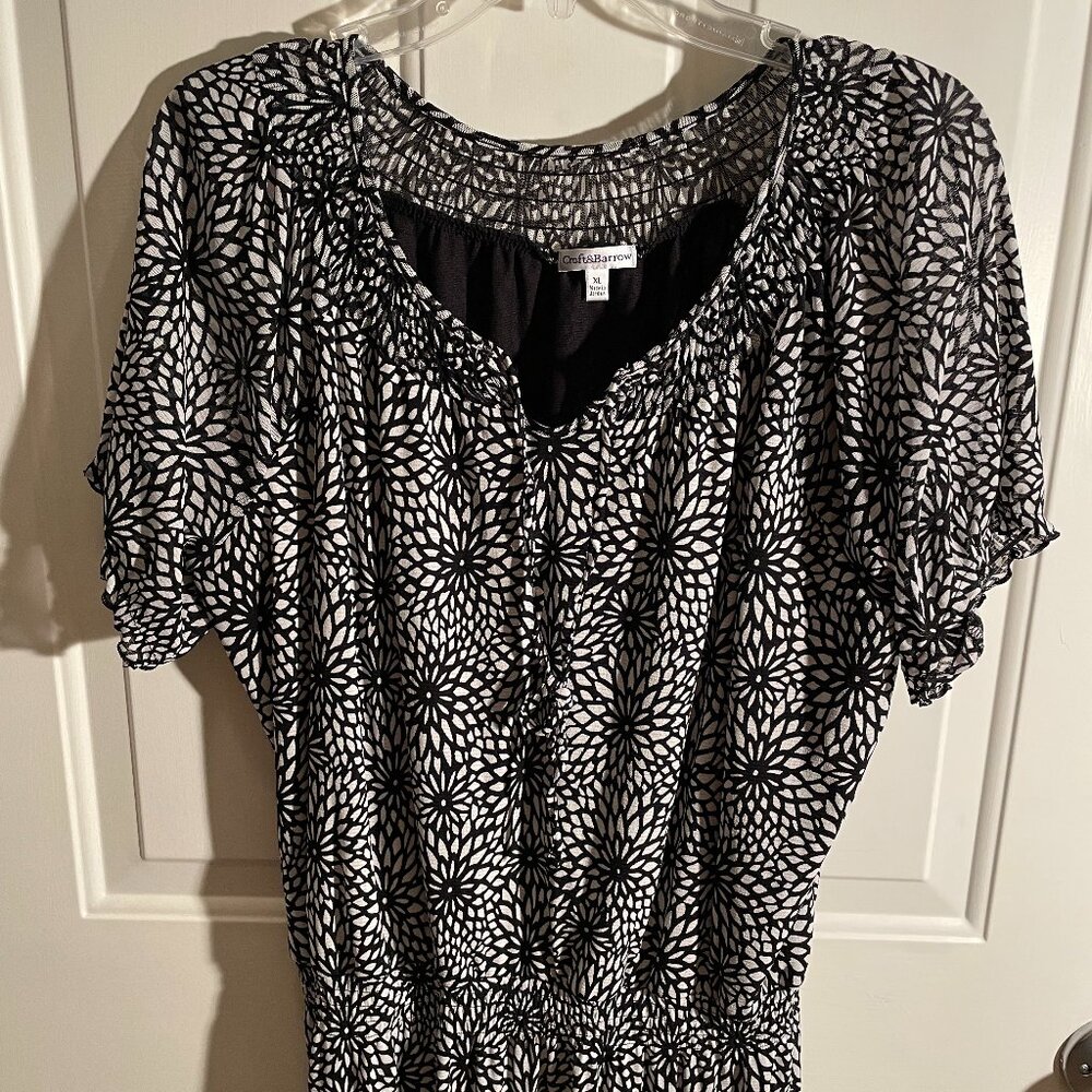 Ladies short sleeve Croft and Barrow shirt size extra large black and white